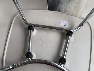 Lot 71 - 5x Jasper Morrison for Vitra 'Hal' stools on...