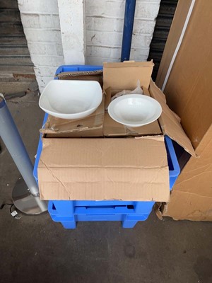 Lot 76 - 2 boxes of various white crockery