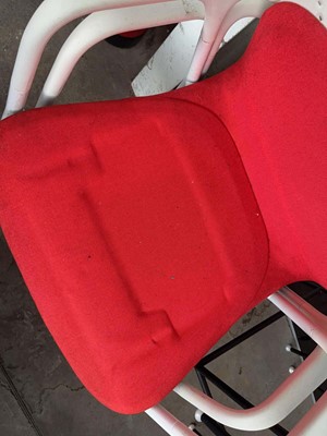 Lot 81 - 7 various Herman Miller stacking chairs (4 in...