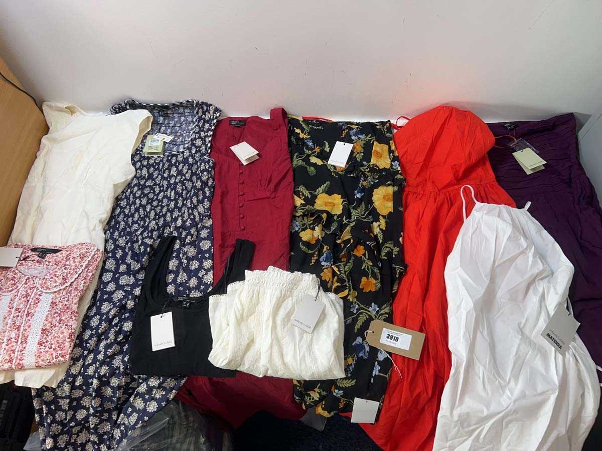 Lot 3918 - Nobody's Child clothing