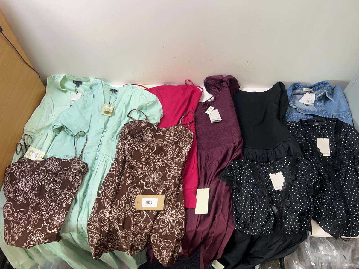 Lot 3920 - Nobody's Child clothing