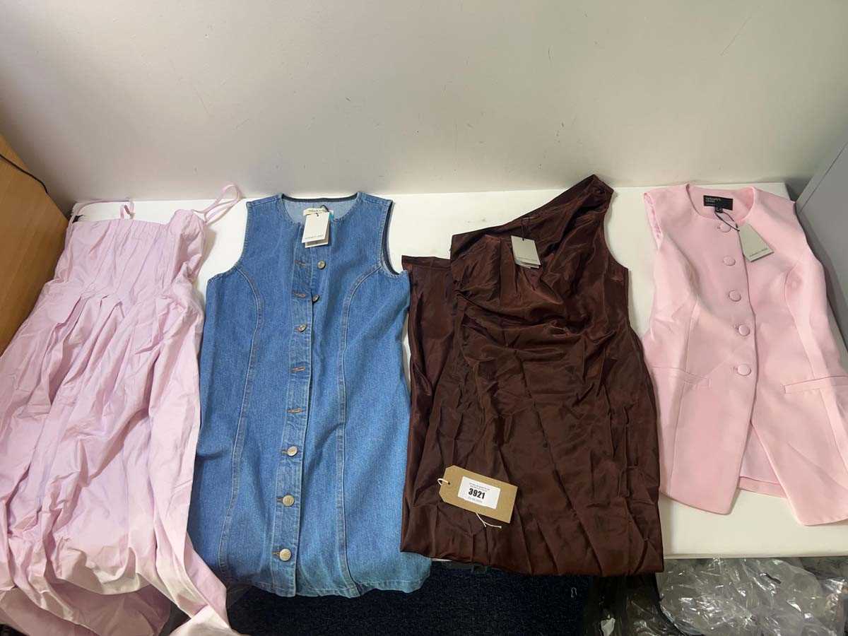 Lot 3921 - Nobody's Child clothing