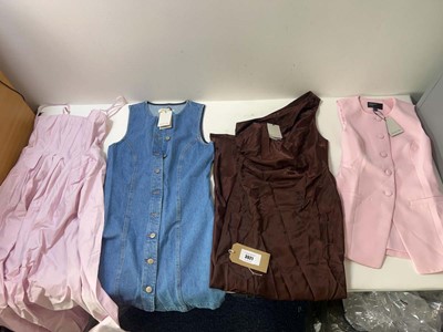 Lot 3921 - Nobody's Child clothing