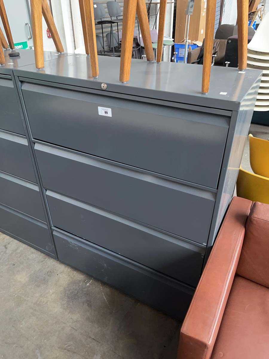 Lot 89 - 4 drawer lateral filing cabinet in grey -...