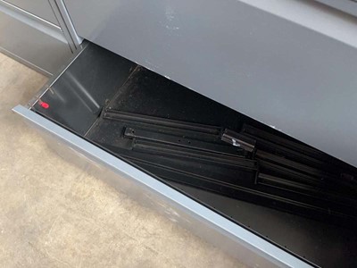 Lot 89 - 4 drawer lateral filing cabinet in grey -...
