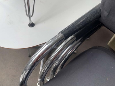 Lot 97 - 8 Vitra 'Visavis' stacking chairs with chrome...