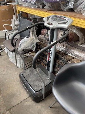 Lot 131 - Confidence fitness vibrating exercise machine