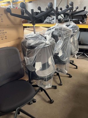 Lot 154 - 11 Orangebox office chairs with arms in...