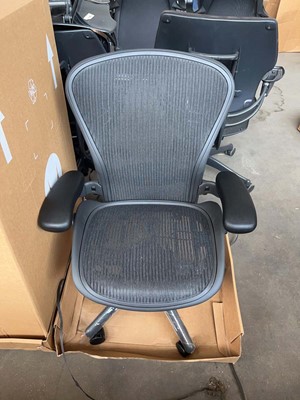 Lot 162 - Boxed Herman Miller Aeron office chair size B