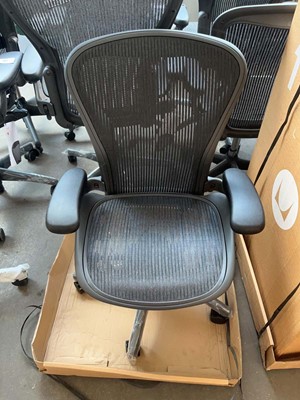 Lot 163 - Boxed Herman Miller Aeron office chair size B