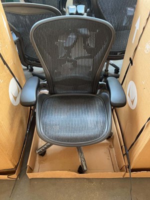 Lot 164 - Boxed Herman Miller Aeron office chair size B