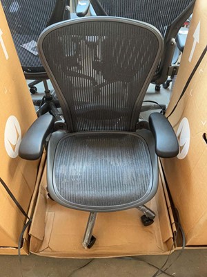 Lot 166 - Boxed Herman Miller Aeron office chair size B