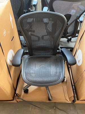 Lot 167 - Boxed Herman Miller Aeron office chair size B