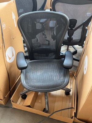 Lot 169 - Boxed Herman Miller Aeron office chair size B