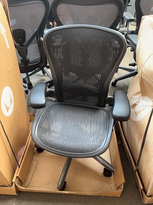 Lot 170 - Boxed Herman Miller Aeron office chair size B