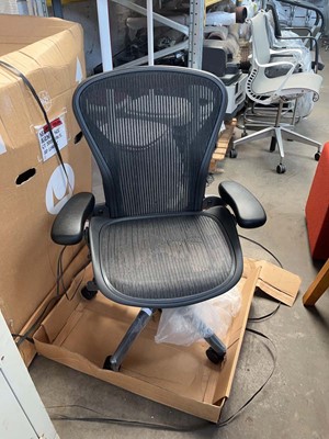 Lot 172 - Boxed Herman Miller Aeron office chair size B