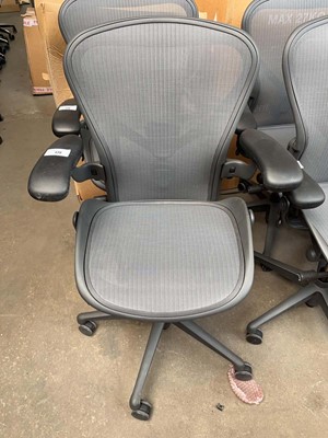 Lot 175 - Herman Miller Aeron office chair size B