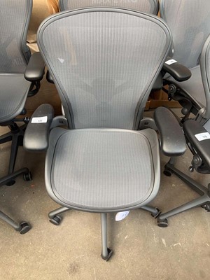 Lot 177 - Herman Miller Aeron office chair size B