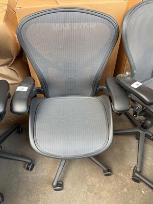 Lot 178 - Herman Miller Aeron office chair size B
