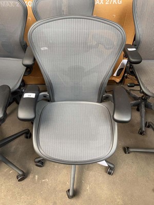 Lot 179 - Herman Miller Aeron office chair size B