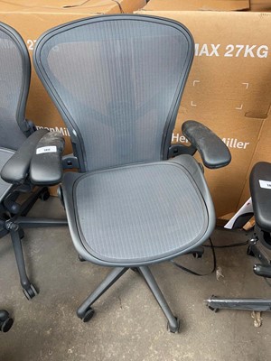 Lot 180 - Herman Miller Aeron office chair size B