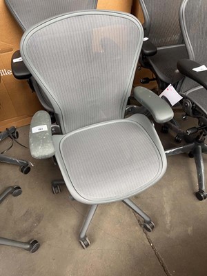 Lot 183 - Herman Miller Aeron office chair size B