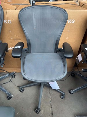 Lot 184 - Herman Miller Aeron office chair size B