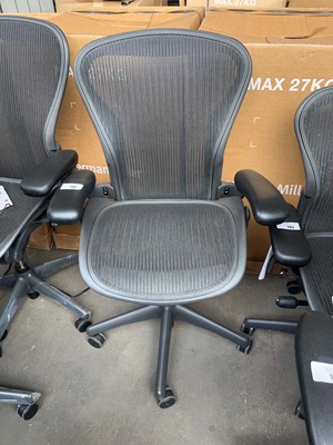 Lot 190 - Herman Miller Aeron office chair size B