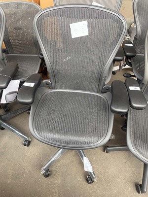 Lot 193 - Herman Miller Aeron office chair size B