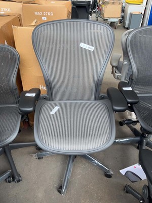 Lot 194 - Herman Miller Aeron office chair size C
