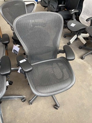 Lot 195 - Herman Miller Aeron office chair size C
