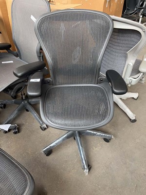 Lot 196 - Herman Miller Aeron office chair size B