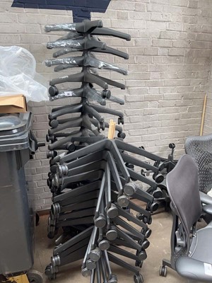 Lot 206 - Approximately 20 Herman Miller Aeron 5 star...