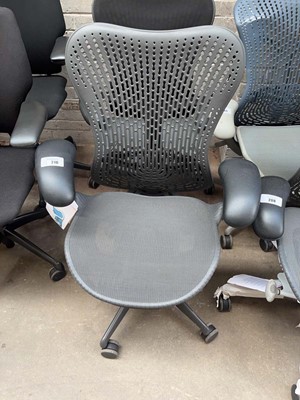 Lot 210 - Herman Miller Mirra office chair with grey...