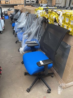 Lot 245 - 6 Office chairs with arms - black mesh back...