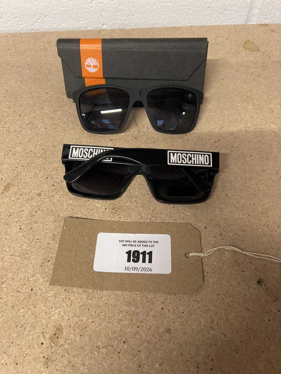 Lot x1 Moschino sunglasses together with x1 cased...