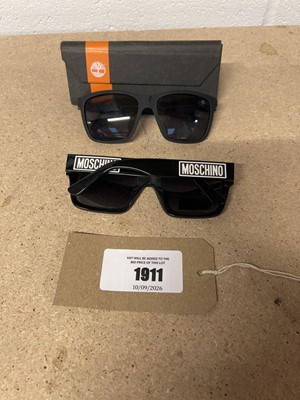 Lot x1 Moschino sunglasses together with x1 cased...