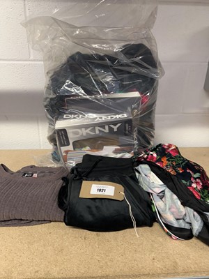 Lot Mixed lot of ladies loungewear/pyjamas to...