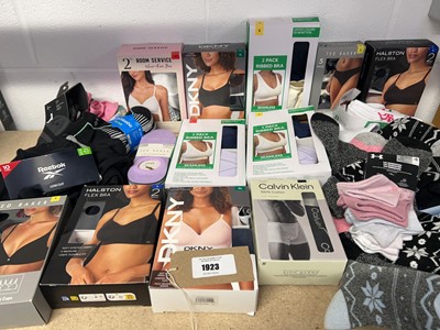 Lot Mixed lot of men's and women's underwear,...