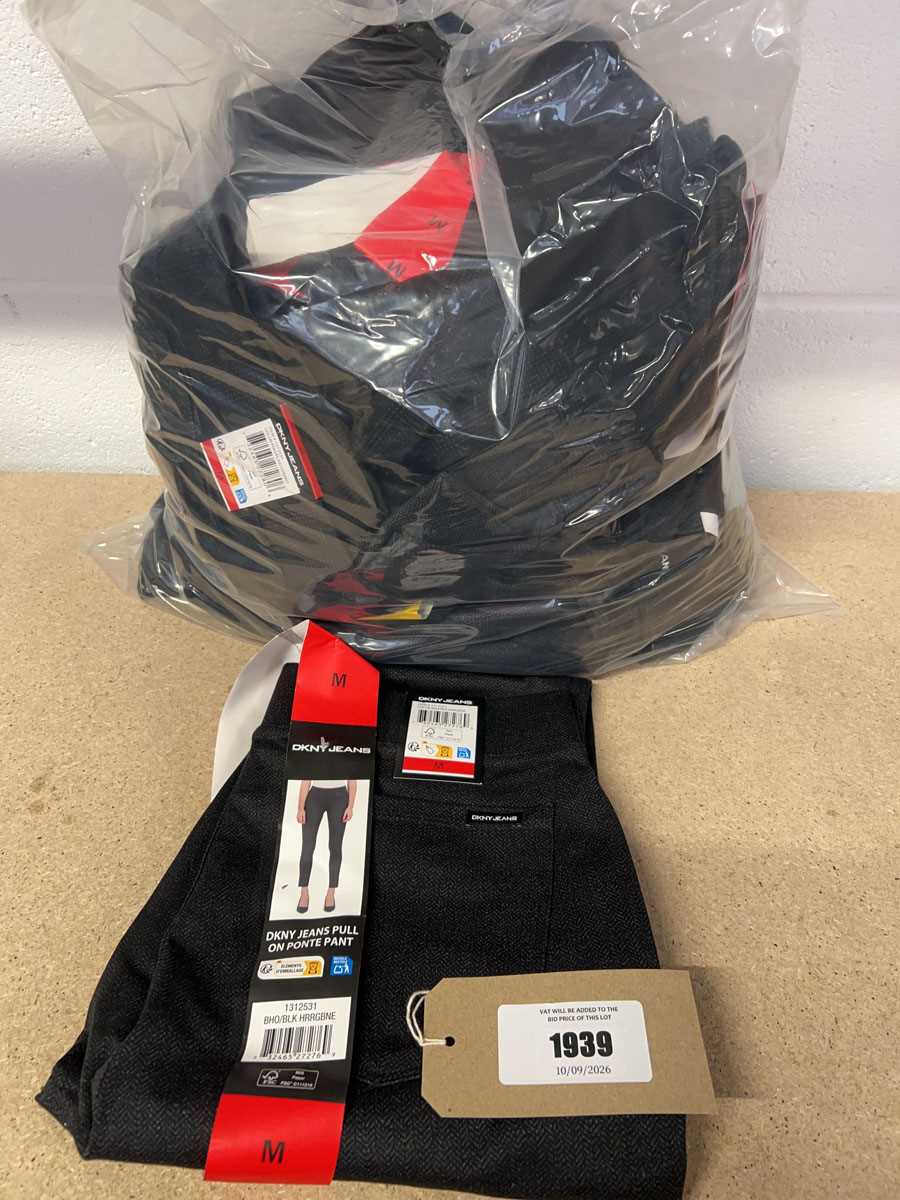 Lot Approx. 20 ladies DKNY jeans pull on ponte pants