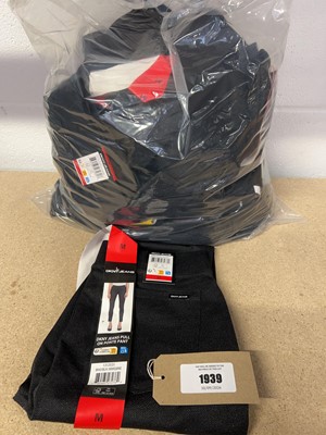 Lot Approx. 20 ladies DKNY jeans pull on ponte pants