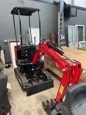 Lot 4369 - JPC electric mini digger with two keys A 2024...