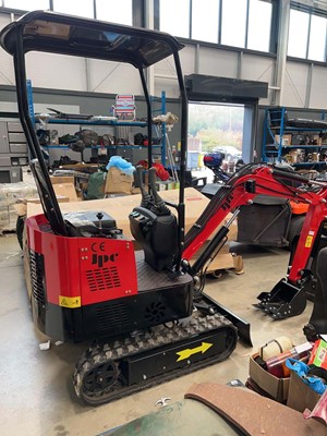 Lot 4369 - JPC electric mini digger with two keys A 2024...