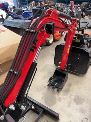 Lot 4369 - JPC electric mini digger with two keys A 2024...