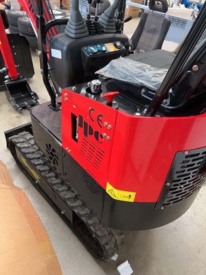Lot 4369 - JPC electric mini digger with two keys A 2024...