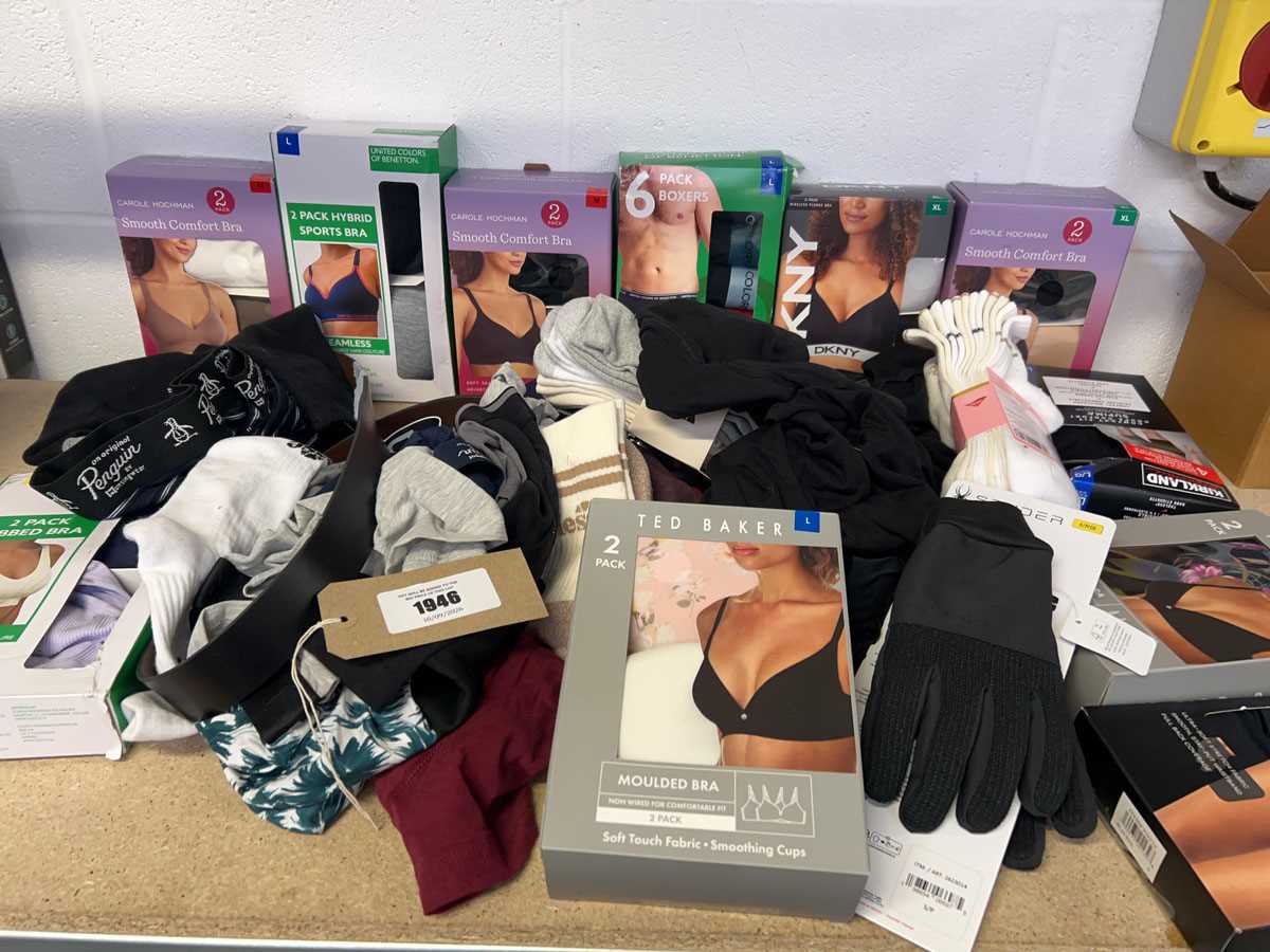 Lot Mixed lot of mens and womens underwear, socks,...