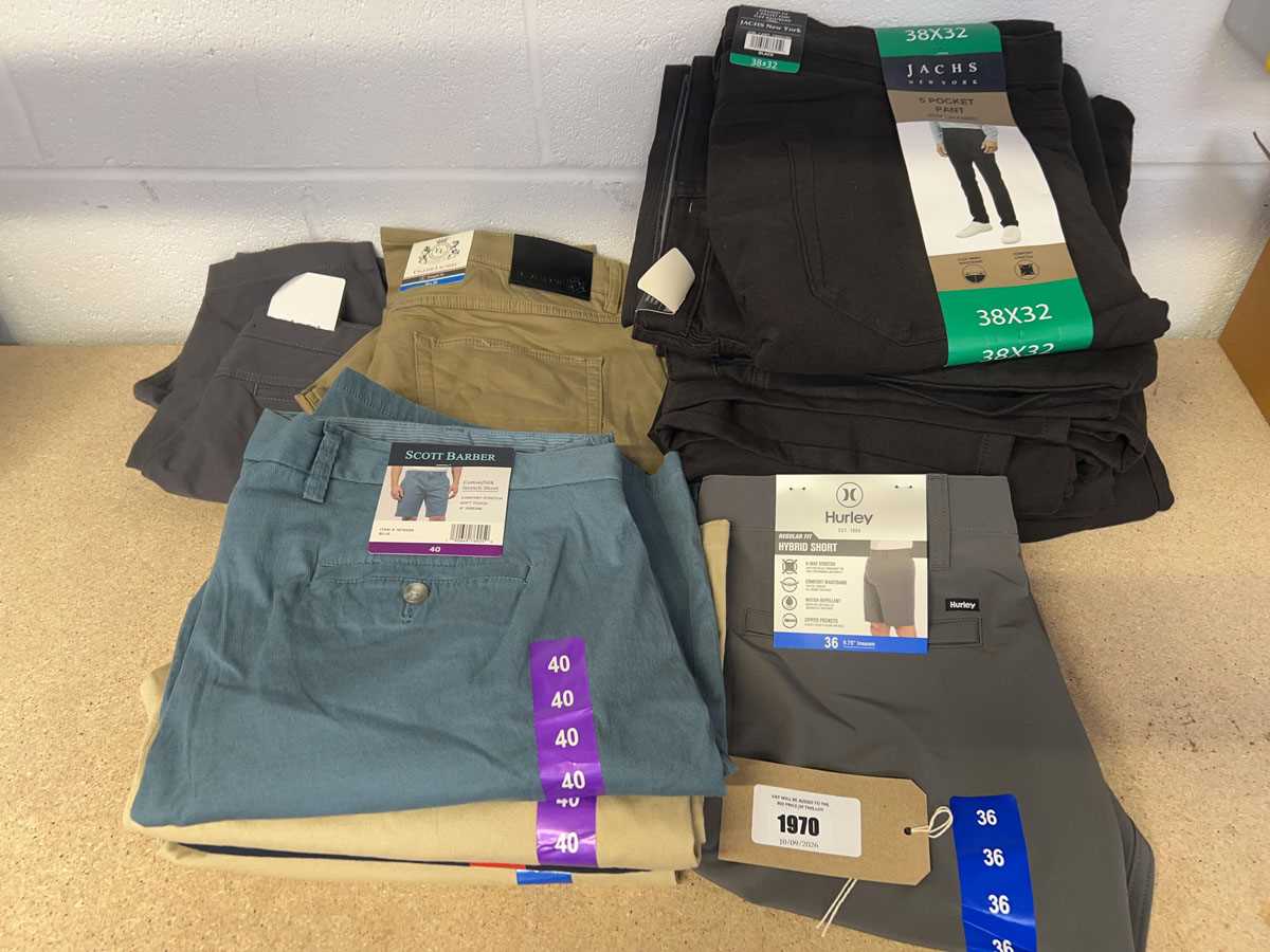 Lot Approx. 16 pairs of men's trousers or shorts...