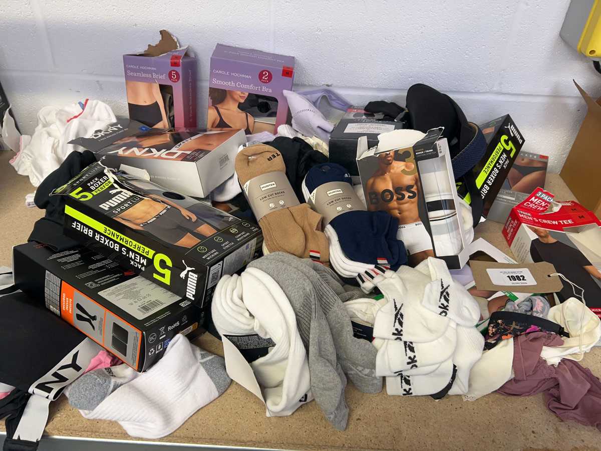 Lot Mixed lot of mens and womens underwear, socks,...