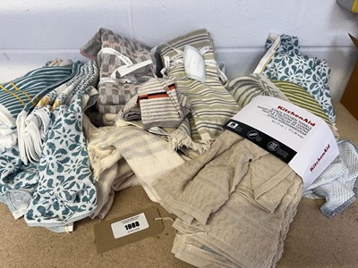 Lot A bag containing a large qty of kitchen tea...