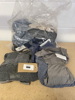 Lot A bag containing a large qty of men's...